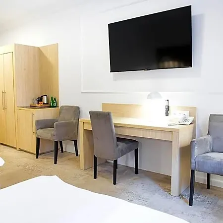 ホテル Europejski Boutique 4*